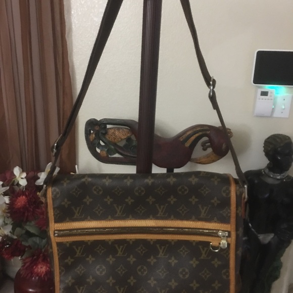 Louis Vuitton cross body bag or purse - Picture 3 of 6